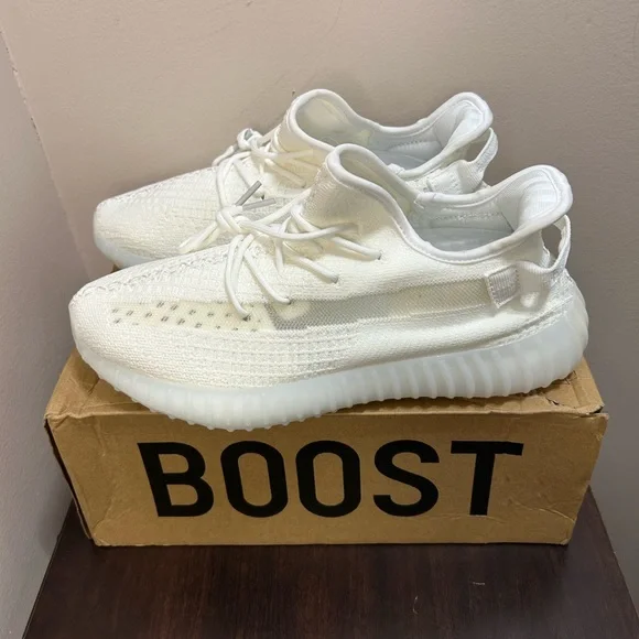 Yeezy 350 - Picture 2 of 8